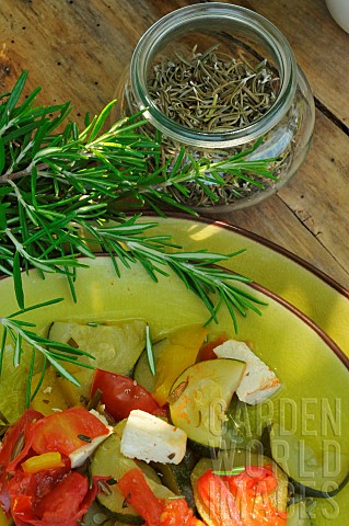 Rosemary_Rosmarinus_officinalis_in_cooking_Fresh_and_dried_rosemary_in_a_glass_jar_medicinal_and_aro