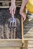 Sowing radishes in a mini patio garden (square garden), step by step.