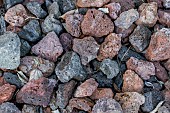 Coarse-gauge pozzolan mineral mulch