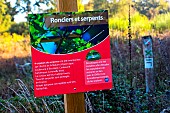 Beware of snakes! A sign in the woods around the Arche de la Nature educational center reads Ronciers et Serpents. Plaques have been installed to study snake populations in collaboration with the CNRS. Asp viper, Aesculapian snake, Helvetic snake, Coronelle lisse, the bramble is their favorite habitat. All snakes are protected in France. Le Mans metropole, Sarthe, France