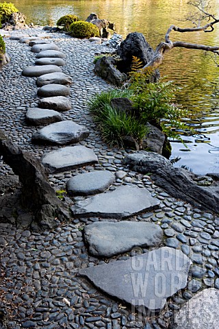 Japanese_stepping_stones_Tokyo_Japan