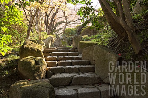 Stone_steps_in_Japanese_garden_Imperial_City_of_Kamakura_Japan