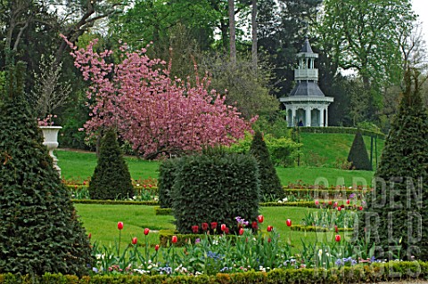 Bagatelle_gardens_in_spring