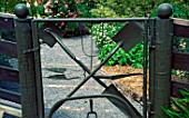 RUSTIC GARDEN TOOLS GATE