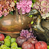 ARRANGEMENT HYDRANGEA MACROPHYLLA & FRUIT