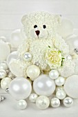 WHITE BEAR WITH WHITE ROSE