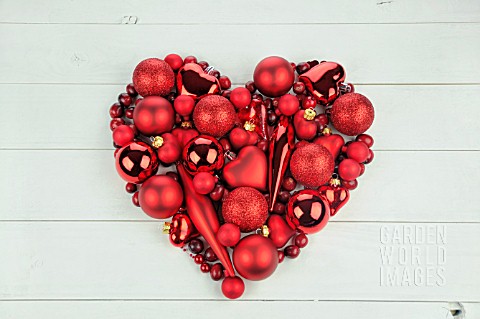 RED_HEART_OF_BAUBLES_ON_WHITE_WOOD