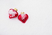 RED HEART BAUBLES IN THE SNOW