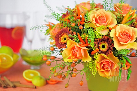 FLOWER_ARRANGEMENT_WITH_ROSES_AND_GERBERA