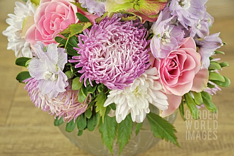 AUTUMN_BOUQUET_IN_PINK_WHITE_AND_LILAC