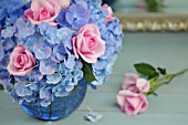 HYDRANGEA FLOWERS WITH ROSES