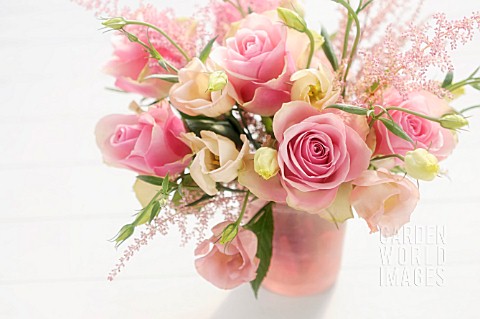 SUMMER_BOUQUET_WITH_ROSES_AND_LISIANTHUS
