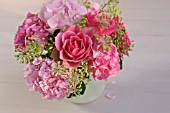 PINK SUMMER FLOWER ARRANGEMENT WITH ROSES, HEDERA AND HYDRANGEA