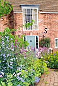 COTTAGE FRONT GARDEN