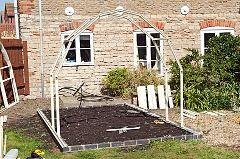GREENHOUSE_CONSTRUCTION_AT_WAKEFIELDS_GARDEN_FIRST_FRAMES_ERECTED