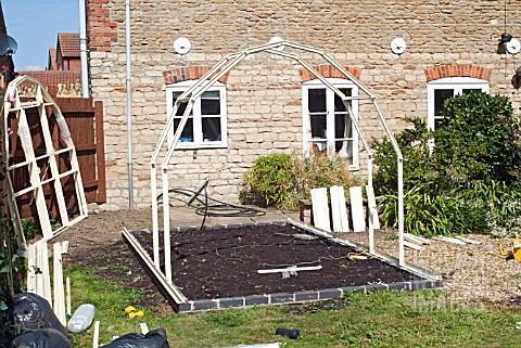 GREENHOUSE_CONSTRUCTION_AT_WAKEFIELDS_GARDEN_FIRST_TWO_FRAMES_ERECTED