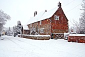 WAKEFIELDS IN SNOW STORM