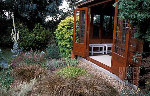 SUMMERHOUSE