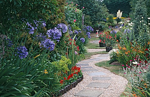 PAVED_GARDEN_AT_CHATEAU_VALEUSE_HOTEL__JERSEY