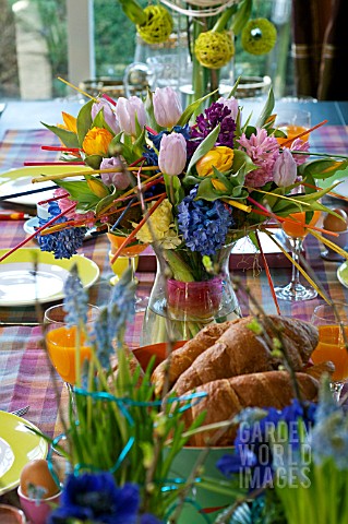 EASTER_BREAKFAST__TULIPA_AND_HYACINTHUS_TABLE_DECORATION