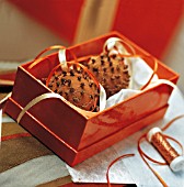 CLOVE STUDDED ORANGES IN BOX