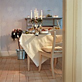 CHRISTMAS TABLES WITH CANDLES