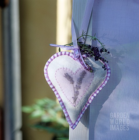 LAVENDER_HEART_MADE_OF_CLOTH