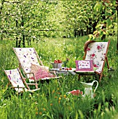 DECK CHAIRS IN FLORAL PATTERNS