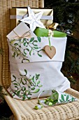 GIFT BAG WITH MISTLETOE PATTERN