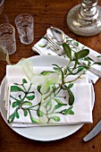 MISTLETOE PATTERN PLACE SETTING