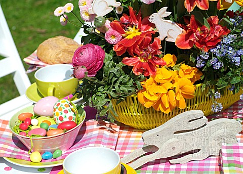 EASTER_BREAKFAST_IN_THE_GARDEN