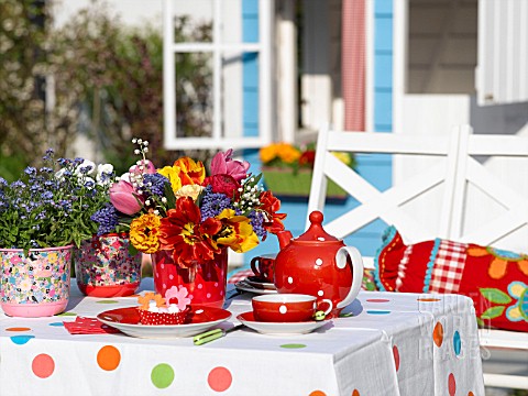 COLOURFUL_SPRING_TABLE