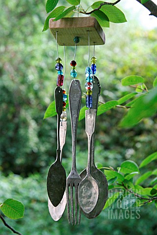 WIND_CHIME_MADE_OF_CUTLERY