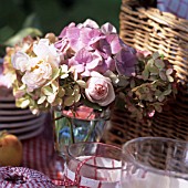 BOUQUET OF HYDRANGEAS AND ROSES