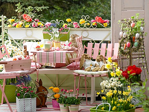 EASTER_BALCONY_SCENE