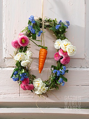 OVAL_WREATH_OF_BUNCHED_FLOWERS