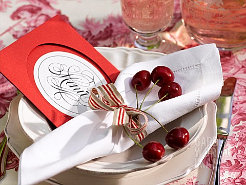 NAPKINS__CHERRIES_AND_A_MENU_CARD