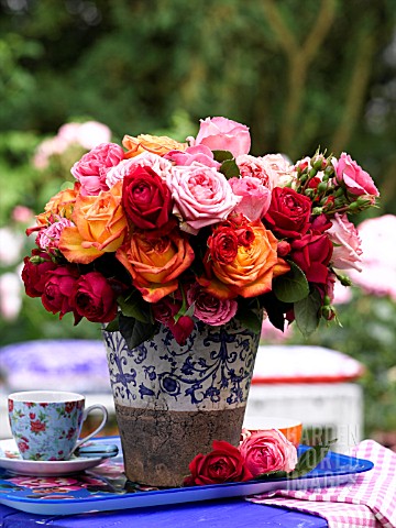 COLOURFUL_BOUQUET_OF_ROSES