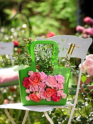 SHOPPING_BAG_EMBELLISHED_WITH_ARTIFICIAL_ROSES