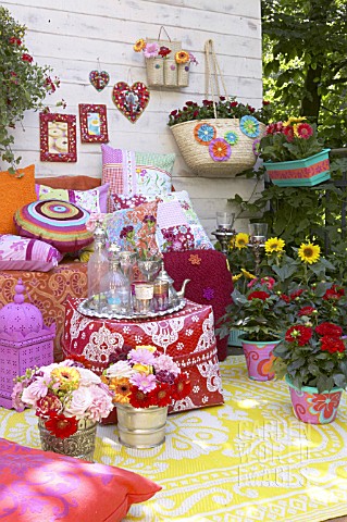 COLOURFUL_HIPPIE_STYLE_BALCONY_WITH_INDIAN_ACCESSORIES