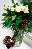 WINTRY BOUQUET: FIR BRANCHES, ROSES, FIR CONES