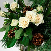 WINTRY BOUQUET: FIR BRANCHES, ROSES, FIR CONES