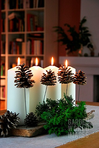 CHRISTMAS_DECORATION_WITH_CANDLES_FIR_BRANCHES_AND_FIR_CONES