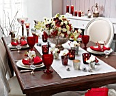 TABLE DECORATION WITH PHALAENOPSIS, LISIANTHUS AND NERINE CENTREPIECE