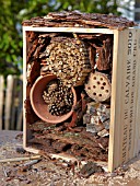 INSECT HOUSE BUILDING PROJECT WITH FATHER AND SON.  THE FINISHED ARTICLE.  STEP 34