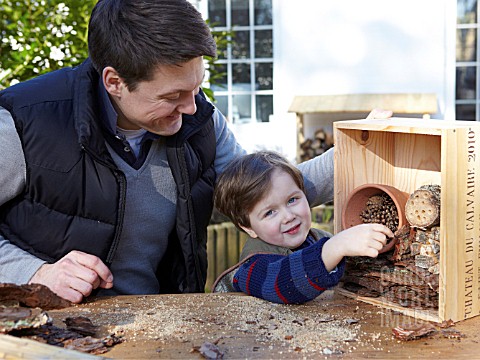 INSECT_HOUSE_BUILDING_PROJECT_WITH_FATHER_AND_SON__STEP_26