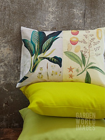 BOTANICAL_THEMED_CUSHIONS