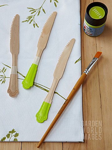 WOODEN_CUTLERY_PAINTED_GREEN_BOTANICAL_TABLE_PROJECT