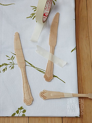 WOODEN_CUTLERY_PAINTED_GREEN_BOTANICAL_TABLE_PROJECT_TAPED_DOWN_READY_FOR_PAINTING