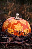 DECORATIVE PUMPKINS WITH LEAF PATTERN